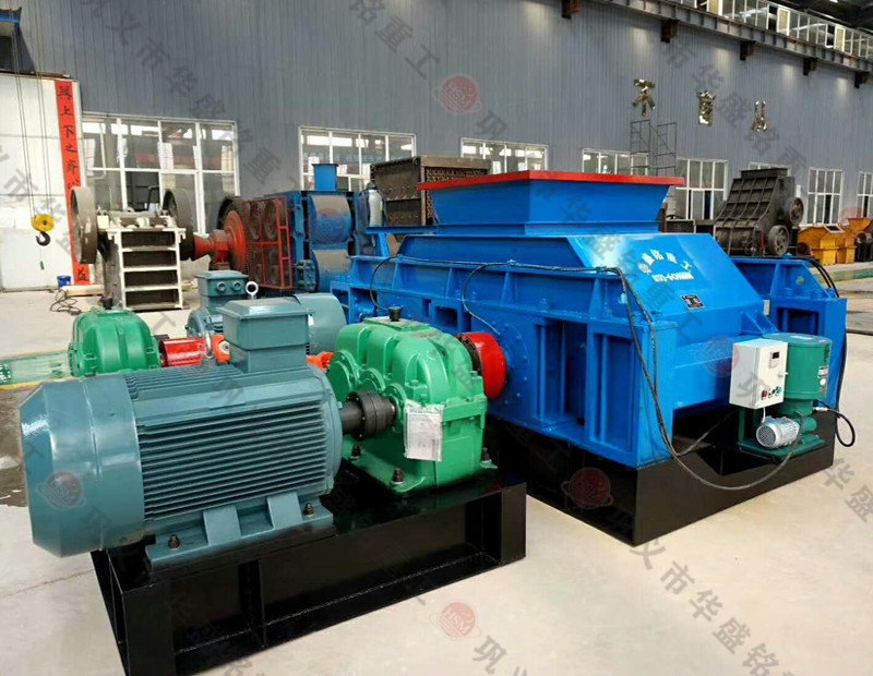 开云网页版登录入口重工石英石对辊破碎机试机现场