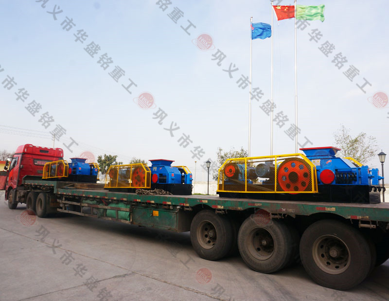 3台中型开云（中国大陆）发货现场